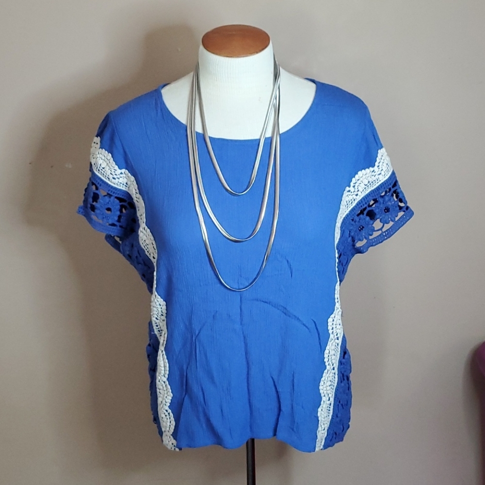 Alya, royal blue & white lace top size large